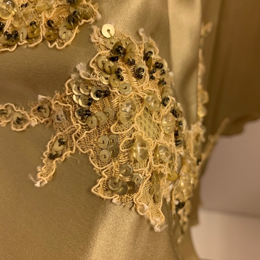 Gold dress - Picture 3 of 3